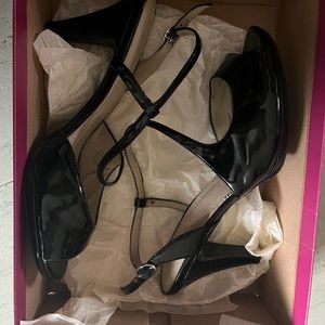 Naturalized Open Toe Strappy Low Black Heel